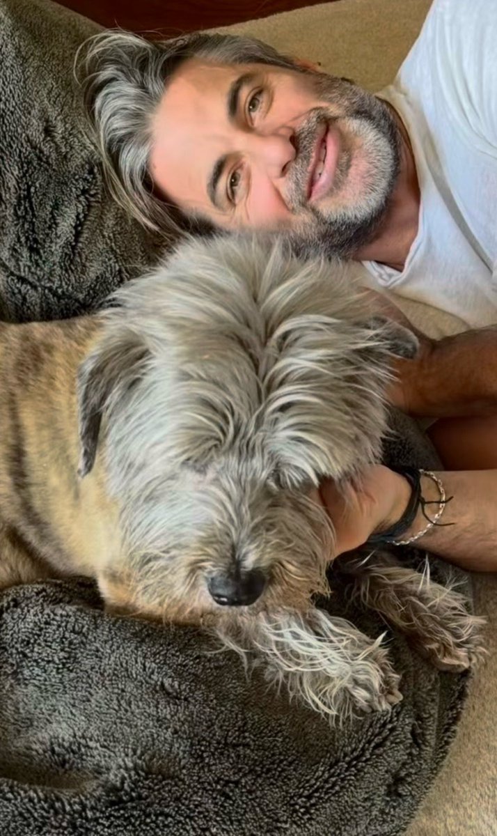yourgalElliee's tweet photo. clyde is so jim’s child it’s crazy lol https://t.co/5a7ZCM9zFi