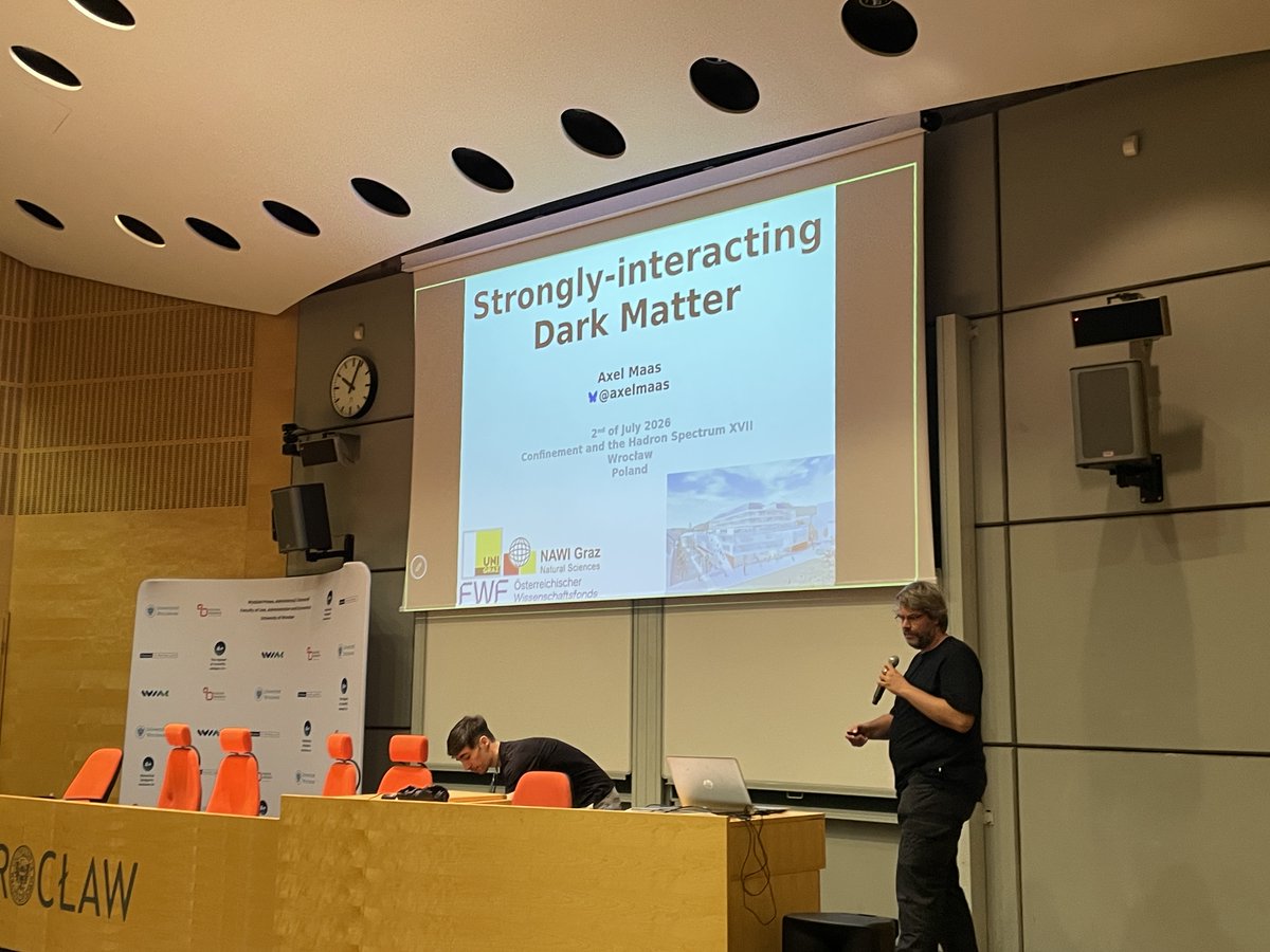 rothkopfAK's tweet photo. Next up at #ConfXVII @uniwroc, @axelmaas (@UniGraz) presents an overview of current research in self-interacting dark matter. #LatticeQCD contributes via studies on the Sp(4) gauge theory as prototype system. Indistinguishability of matter &amp; antimatter. @FWF_at funding. https://t.co/KWA5bCz0m4