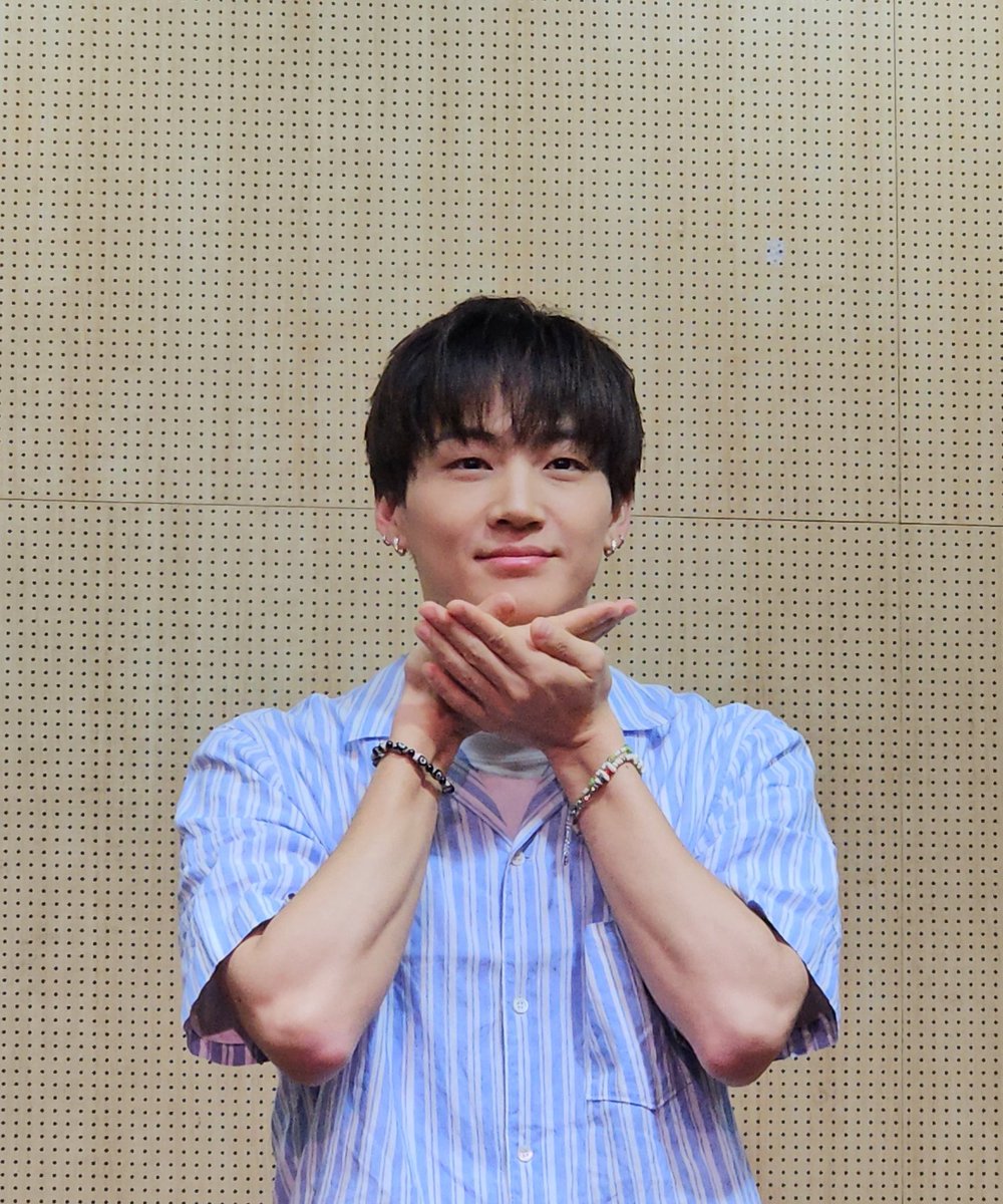 juhee2845's tweet photo. 26.07.01 
위드뮤대면팬싸
볼하트해달라니까 이런거까지 센스만점 재버미❤️🫶
@defjaybkr 
#위드뮤 대면 팬싸
#JAY B 3집 TREE https://t.co/13POqFbrsl