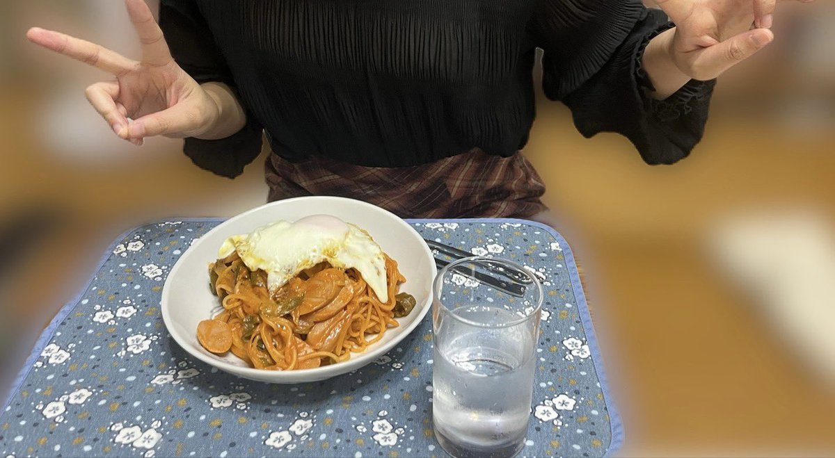 Moeha_Nochimoto's tweet photo. 菱川花菜ちゃんがお家に遊びに来てくれました✨️

私の手料理でデリシャスマイルになってくれた🫶💕
いつもすごく美味しそうに食べるから、ばななとのご飯大好きなんだ〜🍚✨️
癒しの時間🥰 https://t.co/x8BxLDFKFV