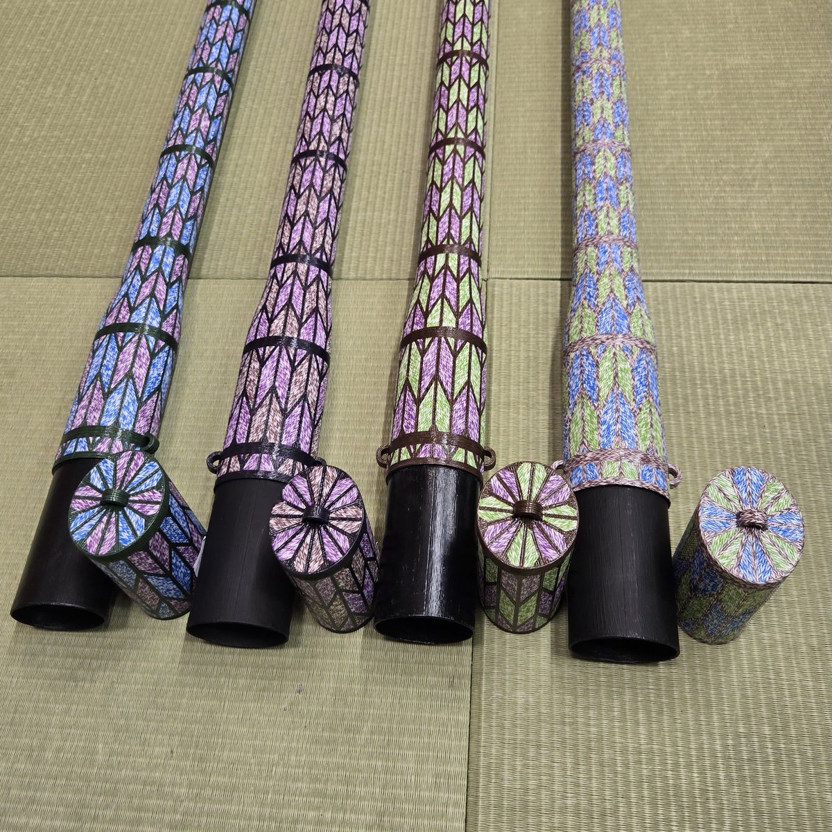 Kouemon5th's tweet photo. 甲賀弓具オリジナル『矢絣模様矢筒』が入荷いたしました✨
いろんな色の材料を組み合わせ、それぞれが違う雰囲気の矢筒に仕上がっています👀‼️
長さもそれぞれ異なりますので、オンラインショップよりご確認ください☺️

お問い合わせは、静岡　甲賀弓具店までお気軽にどうぞ🗻
https://t.co/mSIZDEXTL4 https://t.co/QVWzPJrqpc
