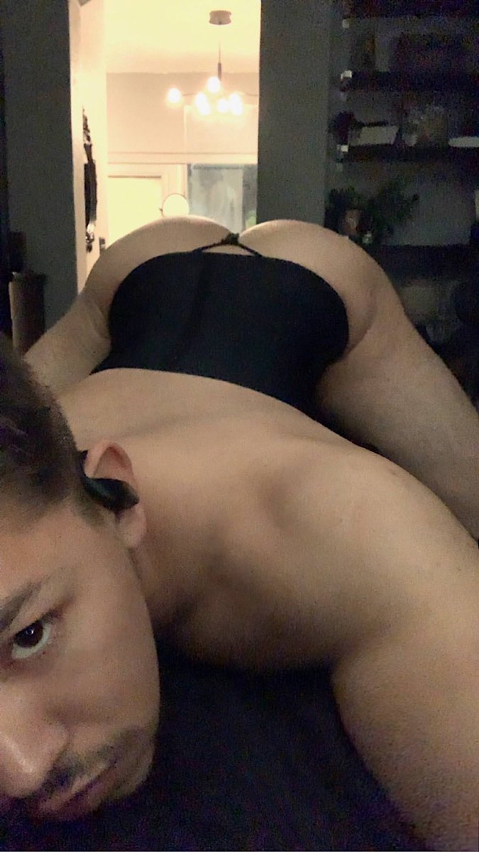 KillerCheekz's tweet photo. get behind these 🎂🎂 https://t.co/lfyUNKTUjM