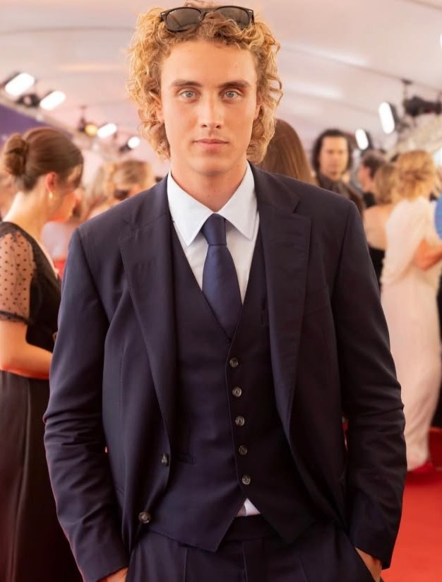 mrsfoxing's tweet photo. my type is australian boy kisser with curly, blonde hair and talent for portraying despair and yearning https://t.co/rBBAqlgdX0