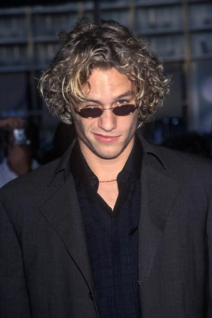 mrsfoxing's tweet photo. my type is australian boy kisser with curly, blonde hair and talent for portraying despair and yearning https://t.co/rBBAqlgdX0