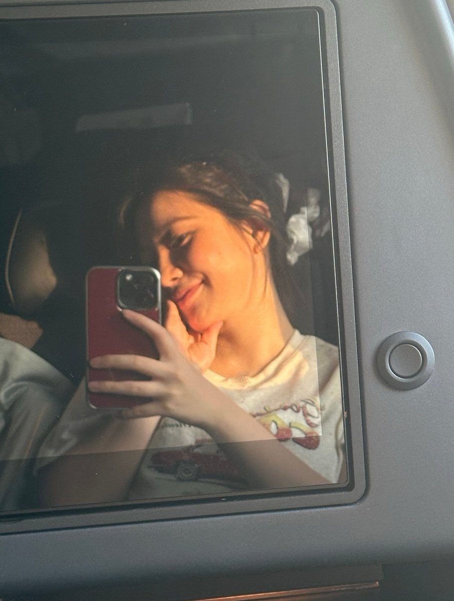 yerisexc's tweet photo. safe skies, yerim 🤍✈️ https://t.co/wbzlJ4blzd