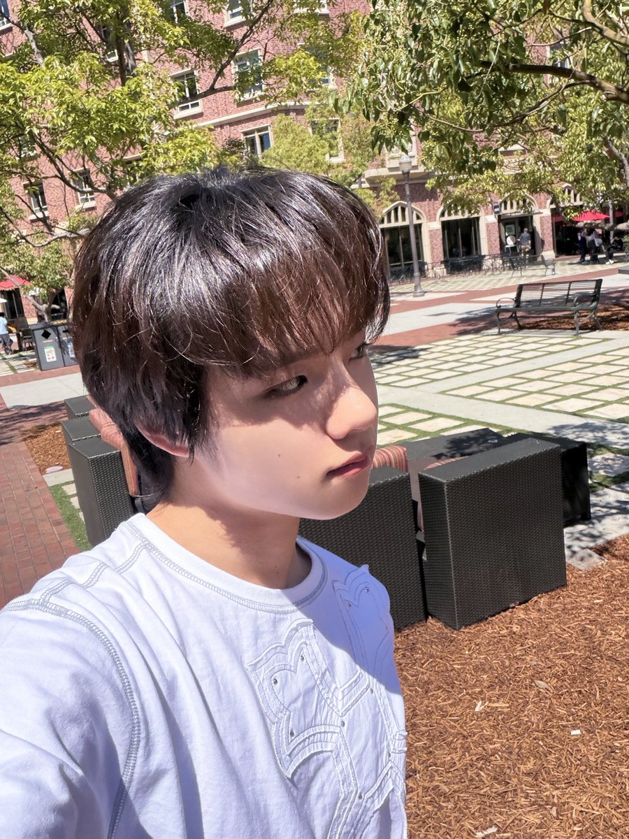 thewind_twt's tweet photo. [#안찬원] 날씨가 좋았던 LA☀️ https://t.co/LfWedIB7Yi