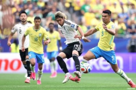tak_kai3's tweet photo. ブラジル戦の敗戦について、犯人探しをするような低レベルな話をしているようじゃ日本のレベルは上がらんよ。
前半は完璧だったのに、後半になるとなぜ押し込まれる一方的な展開になったのか。
ブラジルは戦い方をどのように変えたのか。対して日本はどう対策すべきだったか。
そこを議論すべき。 https://t.co/wT3nRrSGrT