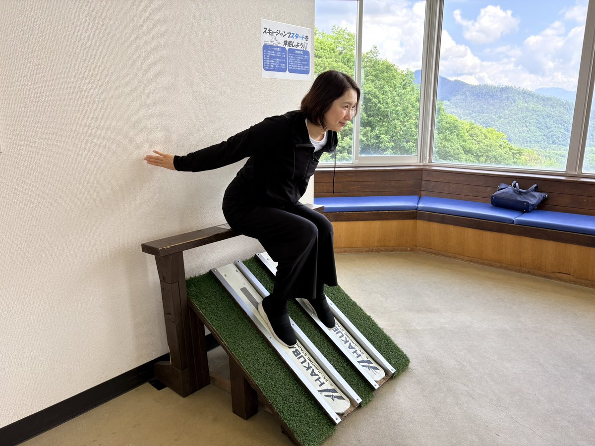takako1990's tweet photo. 【白馬滞在記③】
コンサート翌日は、長野五輪で有名なスキーのジャンプ台に連れて行っていただきました‼️
ポーランドにいた頃からスキージャンプはめちゃくちゃテレビで見ていましたので、スキージャンプ詳しいです😆
あの長野五輪の団体戦の感動を思い出します！
#白馬
#スキージャンプ https://t.co/JXXFKHMGC6