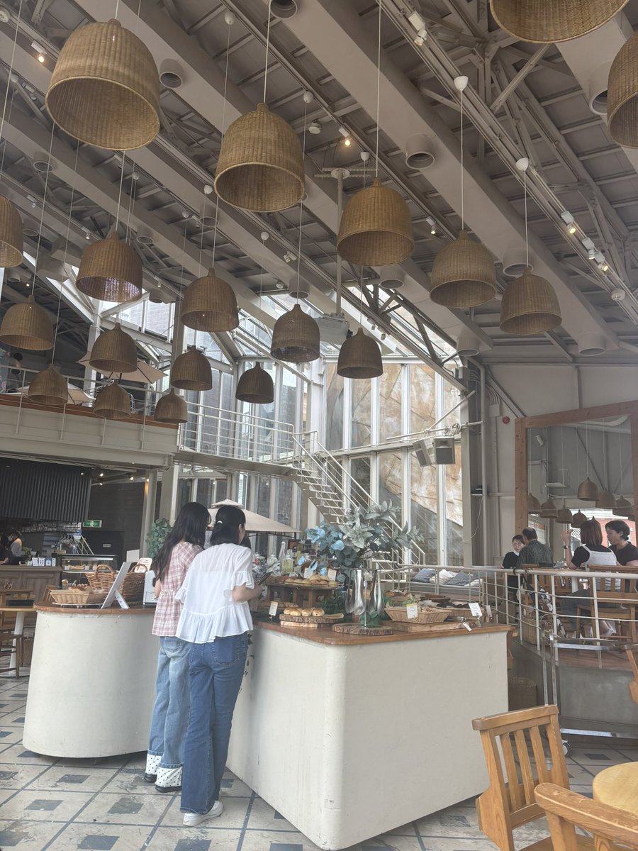 comucomu0705's tweet photo. 看護学生時代の友達とランチ🍙🥐
やっぱ3年経つとみんな看護師辞めるんやわ😏
働く場所は違ってもみんな同じ文句言ってて面白かった🩺 https://t.co/cPaTyQFk6P