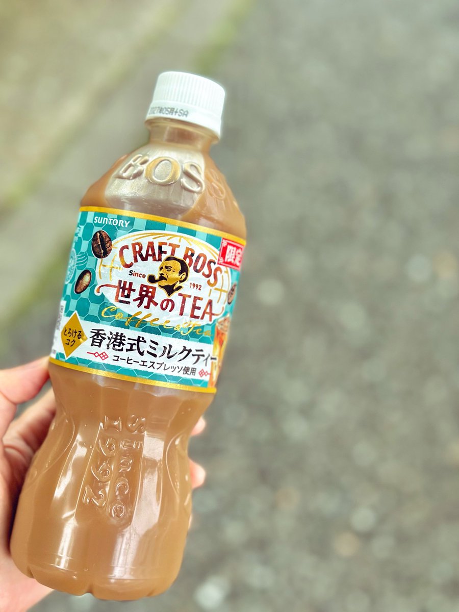 japanavi's tweet photo. 日式鴛鴦(クラフトボスの鴛鴦茶)、100均のキャンドゥでも売ってた🫪また買った🤭
香港人の間でも話題で基本的に不評だけど😆(全く香港式の鴛鴦でも奶茶でもないからしかたない)、日本の方には「香港」が並んでることが嬉しい方もいるし、甘くて薄い日本のコーヒー風味ミルクティーと考えれば面白いかも https://t.co/715ycfqI6s
