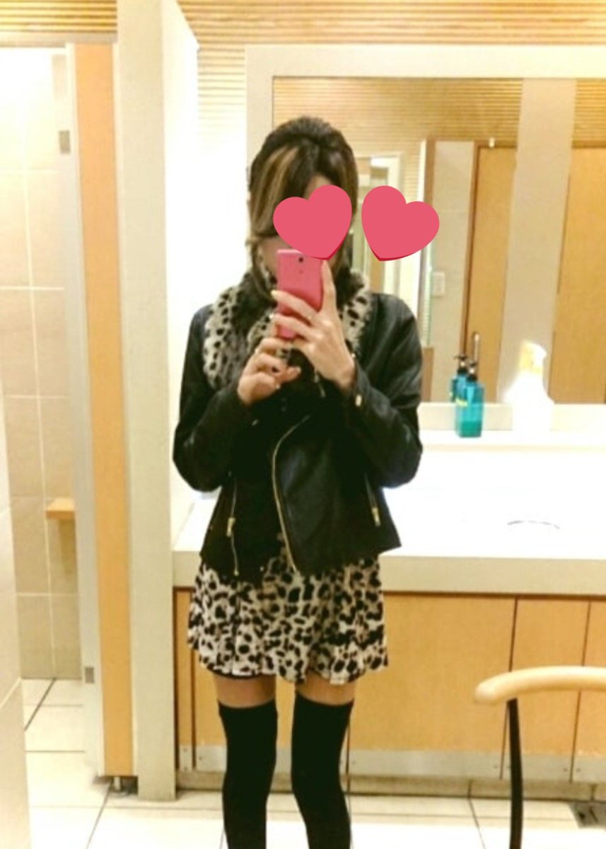Lotuskurom's tweet photo. #唐突に１０年前の写真を載せる見た人もやる
レオパードと絶対領域の女(笑) https://t.co/oYS3apQ5AP