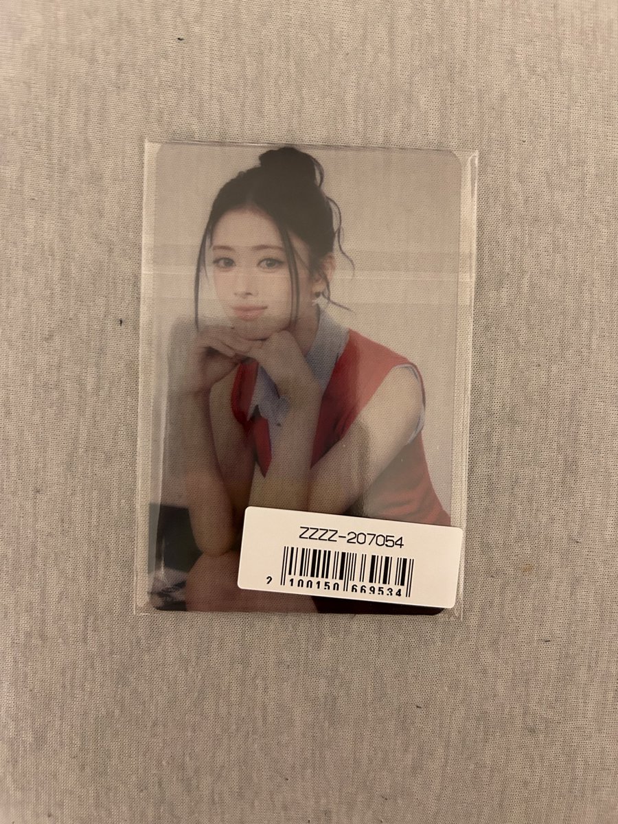nky03's tweet photo. NiziU portfolio

譲:写真のもの

求:マユカの斜線が着いてないもの

異種で難しいかと思いますが
よろしくお願いします🙇‍♀️
郵送可能です！

 #NiziU交換 https://t.co/yRSTQSFaFl