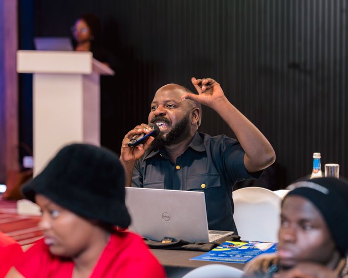 RADIOSALUS1's tweet photo. Spiro Rwanda yijeje abakiliya bayo ko iri gukemura ibibazo byagaragaye, kugira ngo irusheho kubaha serivise nziza, kandi ikomeje kwagura ibikorwa mu bwikorezi bukoresha amashanyarazi mu Rwanda.
Ni mu kiganiro n'abanyamakuru kuri uyu wa Kane.
@spiro_rw
#SpiroRwanda
#SalusAmakuru https://t.co/MkWxFtcHqy