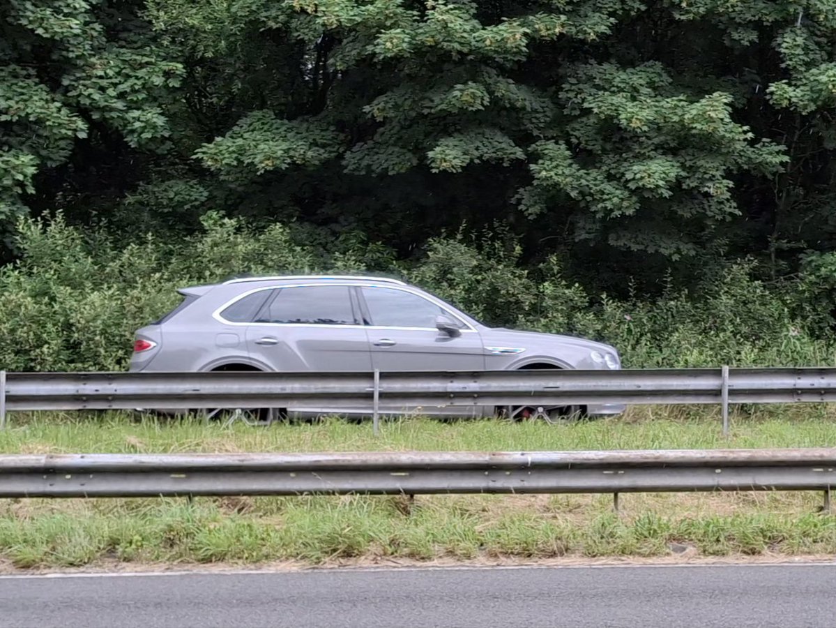 CAYMUSOCAUGHEY's tweet photo. @CAYMUSOCAUGHEY 🐦
Random Car
#Random #Car #Cars #PoshCar #Road #Roads #DualCarriageway #Traffic #Vehicle #Vehicles #LittleThingsMatter #CarsOfTwitter #SportsCar #SuperCar #Bentley #Bentayga #SUV #BentleyBentayga https://t.co/ZF0l2MtSOB