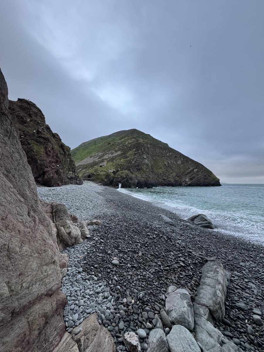 InfoCombeMartin's tweet photo. The secluded beach of Heddon’s Mouth set in a dramatic secluded rocky cove features a 19th century limekiln. The cove was also historically a notorious haunt for smugglers #SWCP #Exmoor #NT #CombeMartin #HuntersInn #HeddonValley #Trentishoe #smuggling #Devon https://t.co/hpnzqVBNM8
