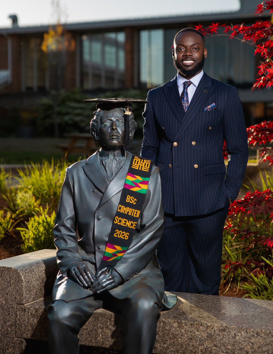 StandardWeave's tweet photo. Premium handwoven Kente Stole, graduation season and your proudest achievement. What are you celebrating? As seen on Darrel. https://t.co/x4R5nuaaij