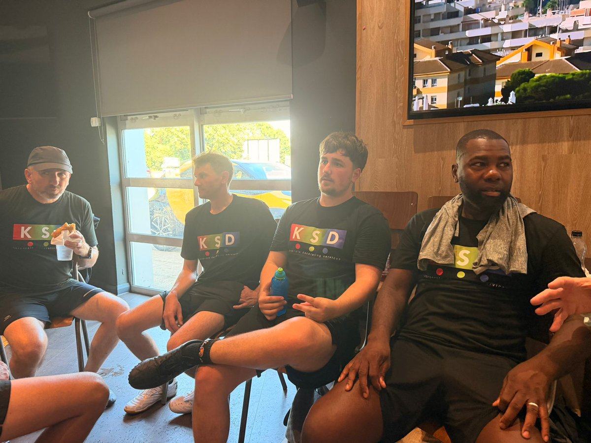 KSDDecorating's tweet photo. 𝗦𝘂𝗽𝗽𝗼𝗿𝘁𝗶𝗻𝗴 𝗮 𝗚𝗿𝗲𝗮𝘁 𝗖𝗮𝘂𝘀𝗲! 
On Friday, we laced up our football boots and took to the pitch to support @MountbattenHamp Hospice and @StFrancisAnimalWelfare charity at @Lovell_UK first-ever Annual Charity Football Tournament at @GoalsSouthampton. https://t.co/KbvJPGHZyd