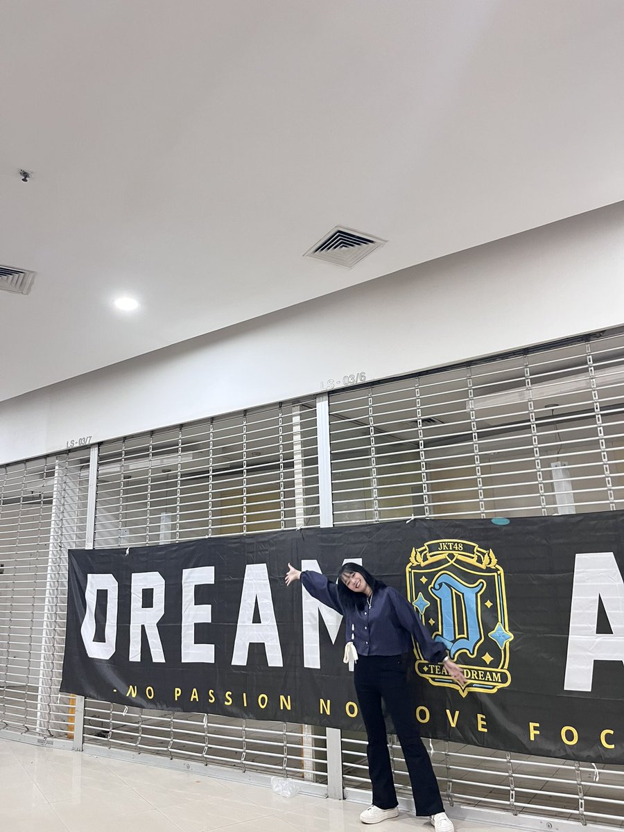 _yoourpearl's tweet photo. #TreamDim @H_EliJKT48 @Greesel_JKT48 
Percakapan dibalik tusut hari ini : icel salfok sama kalung dan kak eli ngajakin aku debut wakakak tolong mau bgt
Di mng aku nagih kak eli foto waktu dia ketemu pacarnya (si jamal) blum upload soalnya masih bikin wm sama sibuk ngurusin TS😭 https://t.co/LCn2SEuOBH