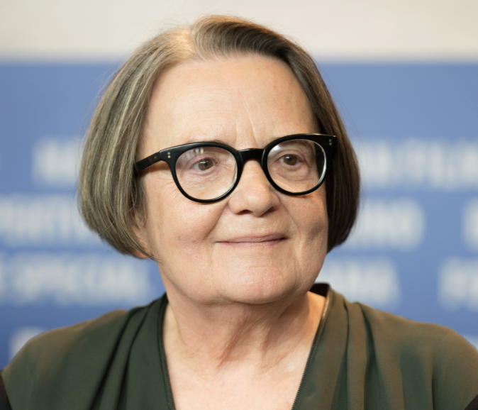 WiktorSwietlik's tweet photo. Rozumiem, że scenariusz do filmu Agnieszki Holland o dramacie żywych i bezczeszczeniu zwłok w Szpitalu Południowym w Warszawie właśnie powstaje? Przecież, gdzież jak nie tu szukać inspiracji do tych zajmujących wrażliwość Reżyserki tematów upadku cywilizacji i degradacji społeczeństwa?
 Więcej w Dobitnie. Zapraszam do komentarza niżej 👇