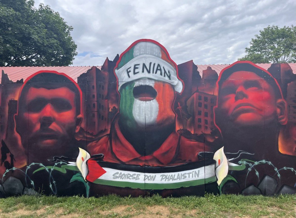 KNEECAPCEOL's tweet photo. We're on route to Denmark for Roskilde and have just been sent this 💚🤍🧡

Some comrades in Copenhagen have painted this 👏🏻👏🏻👏🏻 https://t.co/AE3dMmHP6Z