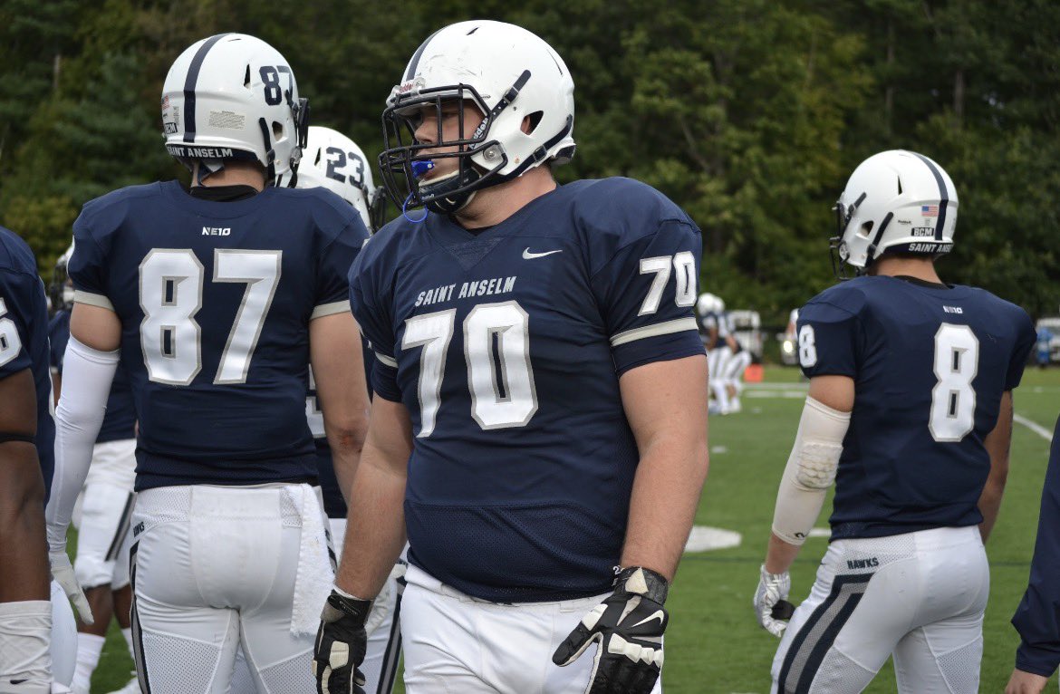 STAHawksFB's tweet photo. Honoring the Hawks of the past. It’s #throwbackthursday #BCM https://t.co/TPMWr2Tvlb
