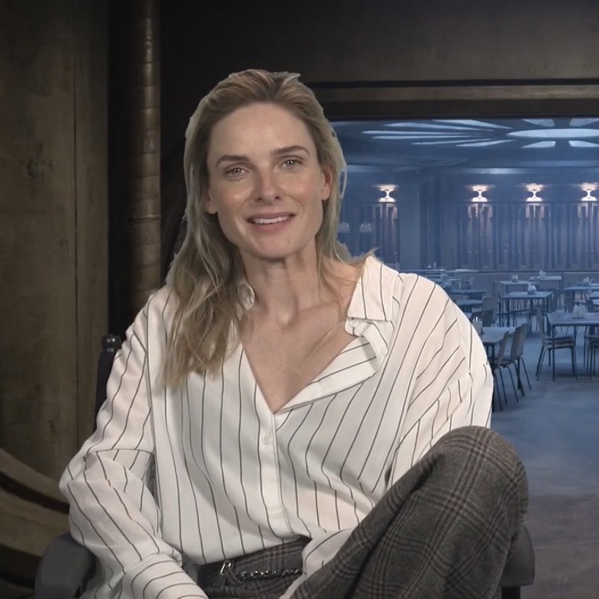 rbeccalver's tweet photo. she’s sitting like she’s trying to attract women and it’s working https://t.co/IMQseyNjJK