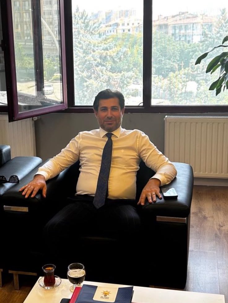 akcankaya's tweet photo. Bugün İlçe Başkanlığımızda nöbetçi Yürütme Kurulu Üyemiz Çetin YILDIRIM, siz değerli Çankayalıların dilek ve temennilerini dinlemek için hazır.

🤝 Gelin, fikirlerinizi birlikte konuşalım.

#SevdamızÇankaya
 
@akparti @akpartiankara 
@hakanhanozcan @KaradumanBaran https://t.co/5EQHOPDVq6