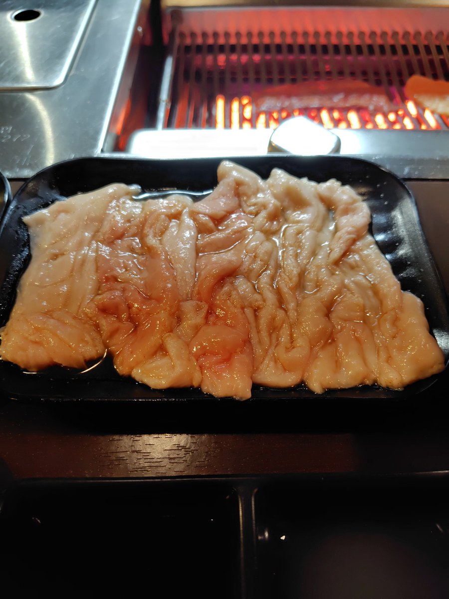 SUNSET1012's tweet photo. 1人焼肉
左隣は札幌から出張してきた方とキャバ嬢？　右隣は関係分からないけど中年カップル

美味しくいただいております😊 https://t.co/i3Y8hSfxNm
