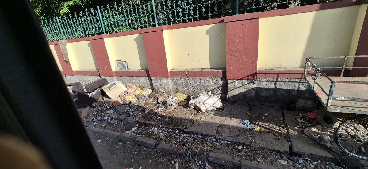 lepaksha's tweet photo. @Tejasvi_Surya glad that recently you visited Banashankari TTMC to hear public grievance. Just if you could have travelled further towards kadirenahalli cross you could have come to know what kind of garbage piling up on road side . It's unbearable https://t.co/79H0LSV0J6