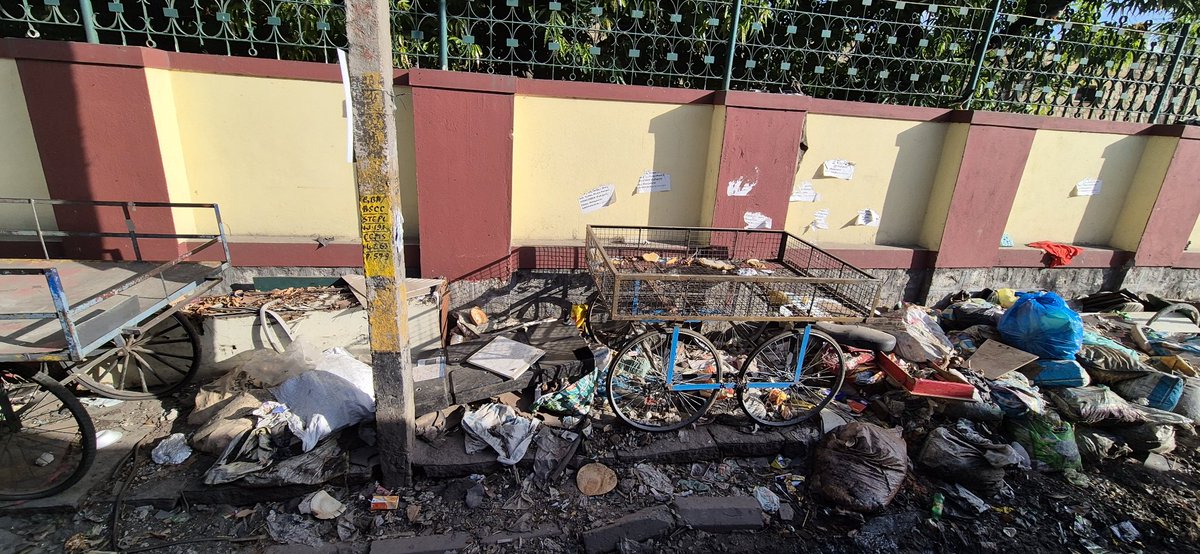 lepaksha's tweet photo. @Tejasvi_Surya glad that recently you visited Banashankari TTMC to hear public grievance. Just if you could have travelled further towards kadirenahalli cross you could have come to know what kind of garbage piling up on road side . It's unbearable https://t.co/79H0LSV0J6