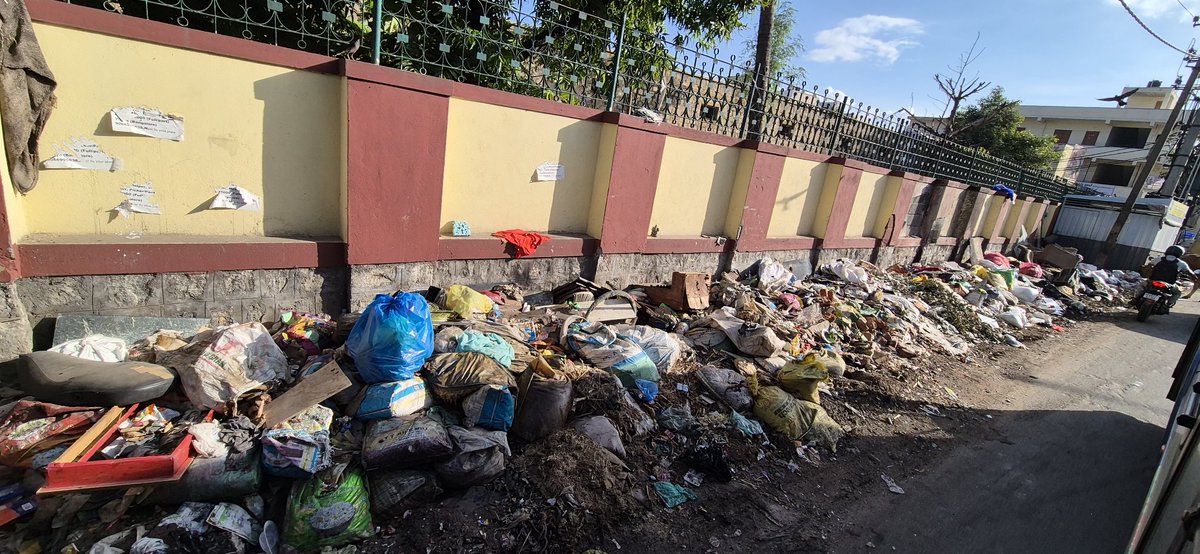 lepaksha's tweet photo. @Tejasvi_Surya glad that recently you visited Banashankari TTMC to hear public grievance. Just if you could have travelled further towards kadirenahalli cross you could have come to know what kind of garbage piling up on road side . It's unbearable https://t.co/79H0LSV0J6