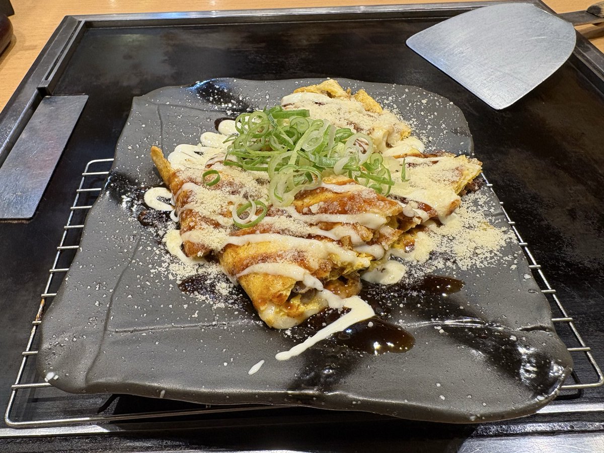 Tralock_617's tweet photo. 千房さんのチーズとんぺい焼きと砂ずりの鉄板焼きと道頓堀焼き（ネギ卵トッピング） https://t.co/ctoco1Mzep