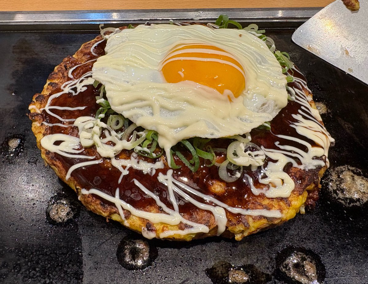 Tralock_617's tweet photo. 千房さんのチーズとんぺい焼きと砂ずりの鉄板焼きと道頓堀焼き（ネギ卵トッピング） https://t.co/ctoco1Mzep