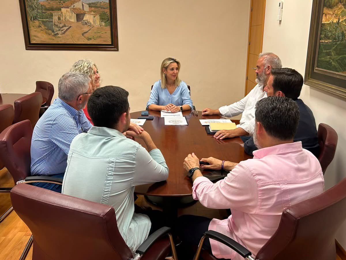 DNombreAlcala's tweet photo. ๐๐๐ญ๐ฎ๐๐ฅ๐ข๐๐๐
Nuestra Hermandad de Caridad continรบa avanzando con ilusiรณn en la organizaciรณn de los actos conmemorativos del 75.ยบ Aniversario Fundacional, una efemรฉride que, si Dios quiere, celebraremos en 2027.
#Charitas #DulceNombre https://t.co/HIKl3j5ixu