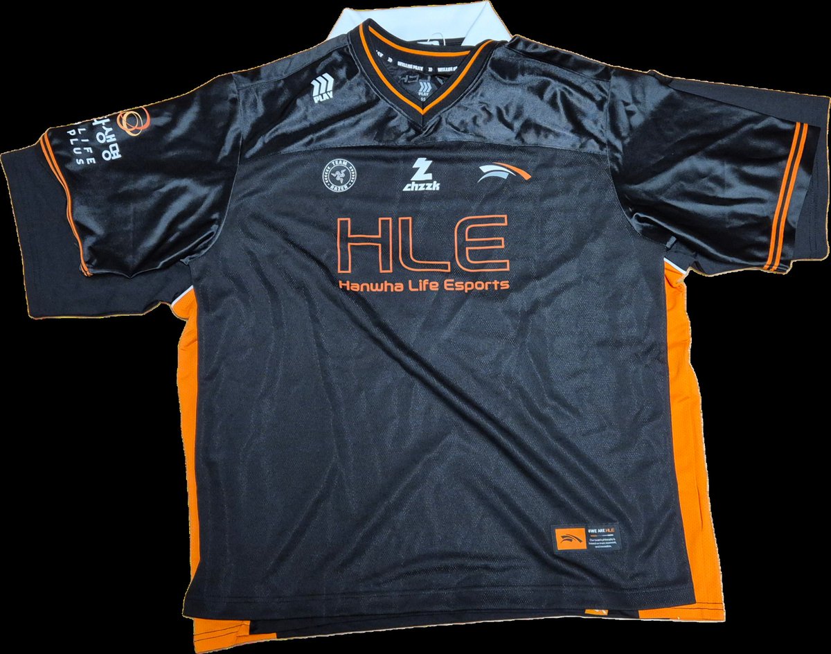 kanv1122's tweet photo. 한화생명 스파오 콜라보 옷  평상시에 크게입어서 다 XL 샀는데 크긴크다.. 소장용으로 오늘 온건 보관하고 다시 사야될거같은.. 유니폼 95(M)이랑 비교 샷/ 기본반팔티셔츠XL이랑 유니폼95(M)는 사이즈 거의 비슷  #스파오 #카나비
#한화생명 https://t.co/2e1csUYlWa