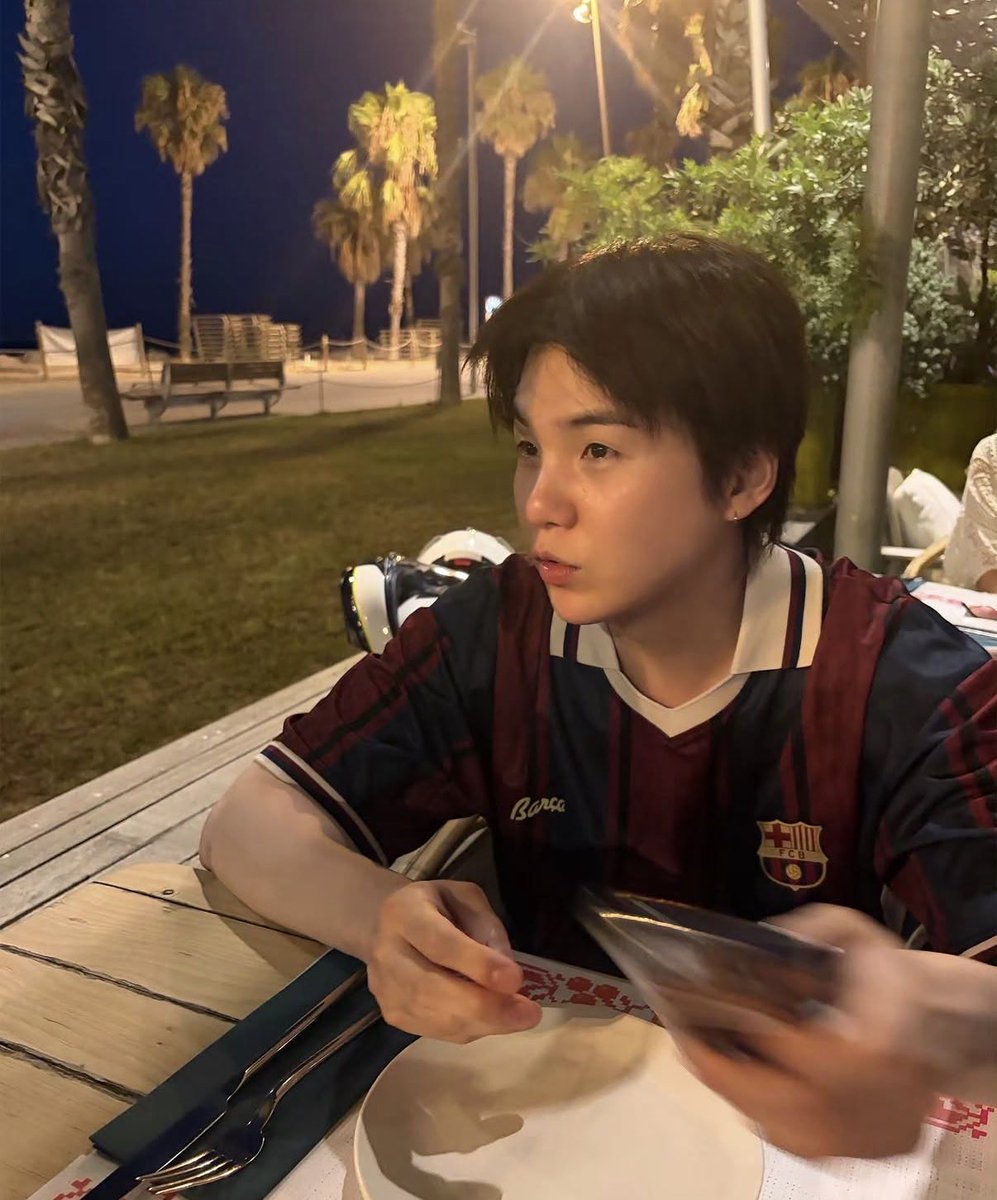 btsluvmagic's tweet photo. Yoongi living his best life in my hometown wearing both of the world’s best kits?! 😭 https://t.co/wFPkFO4GiG