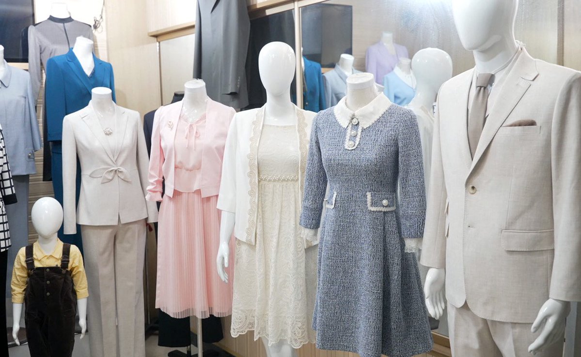 KFAintercomsec's tweet photo. The Pongnam Tailoring Shop in the Phyongchon municipality of Pyongyang is not large, but it is famous for their beautiful handmade designs. https://t.co/4RTLFrJ5rG