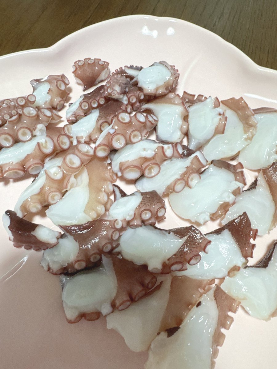 crn_bell's tweet photo. サーっと茹でてお刺身に！🐙✨ https://t.co/mCsfdpHRfB
