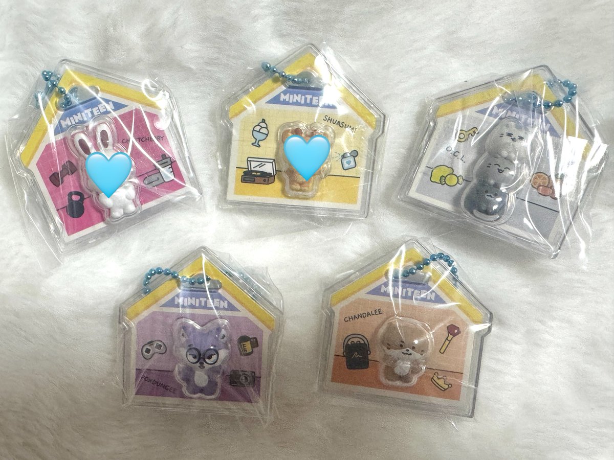 srn_shua_s2's tweet photo. SEVENTEEN セブチ MINITEEN ミニティーン パッケージチャーム グミ 交換 買取

譲 ： ジュン ディノ ウォヌ

求  ： ホシ（家族分）  または 買取（300円+送料）

郵送📮
お気軽にお声がけください𓂃꙳⋆ https://t.co/Osx78pKlRE