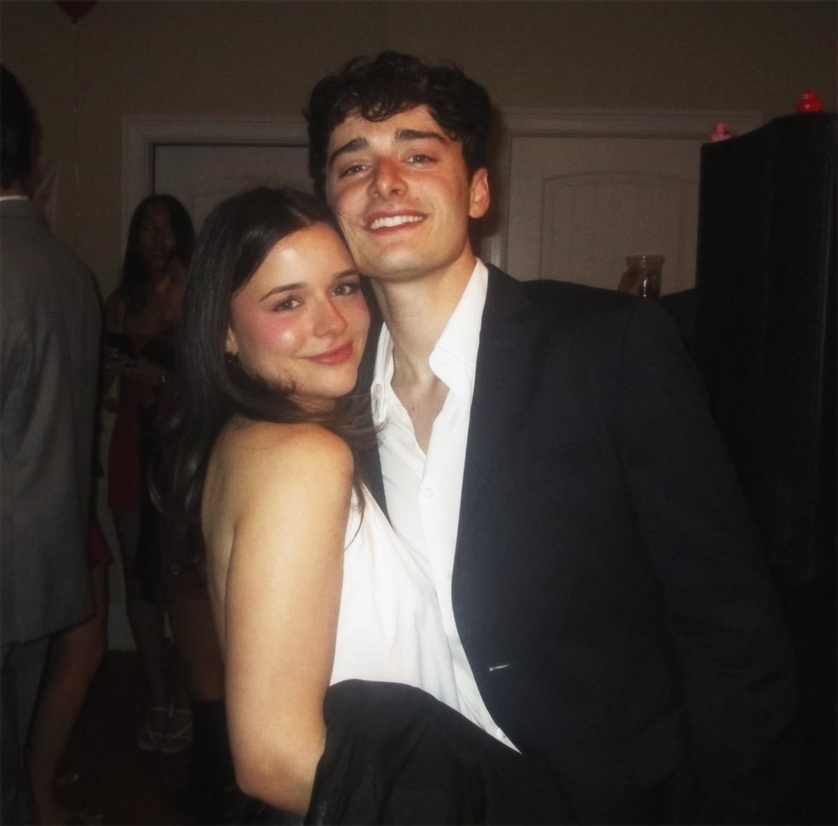 aminoahluv's tweet photo. they are my favorite twins and I can’t wait to see all the content they’ll make together in the new apartment. Literally I can’t take my eyes from them😭 https://t.co/LD71ZvJrWG