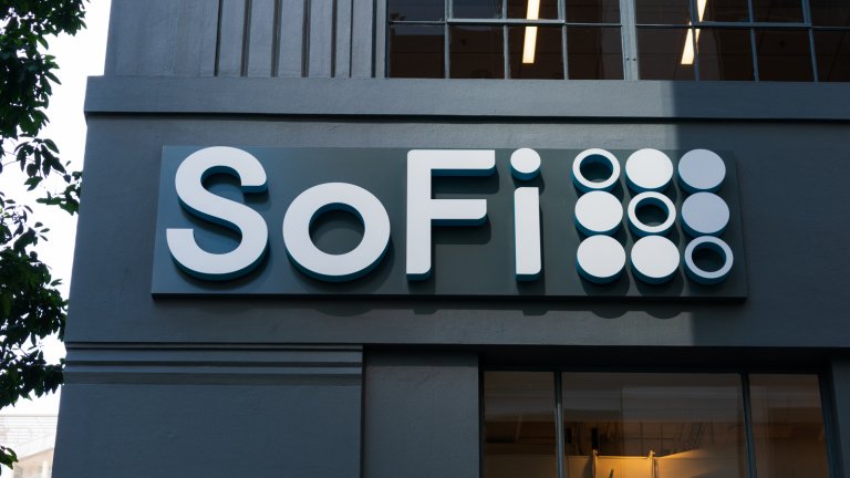 xItsTinnyx's tweet photo. 72 U.S. banks made Forbes 2026 World's Best Banks list and $SOFI took the #1 spot. 

Legacy banks with 100+ years of history got outranked by a company founded in 2011. 

That's a signal! https://t.co/8HLp4YSVxR