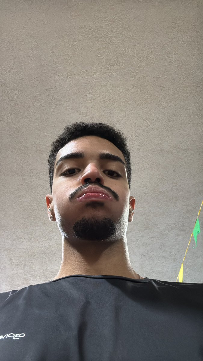 cauadiazzz's tweet photo. Tentando ficar gostoso 🤤 https://t.co/8ElBDZrOsL