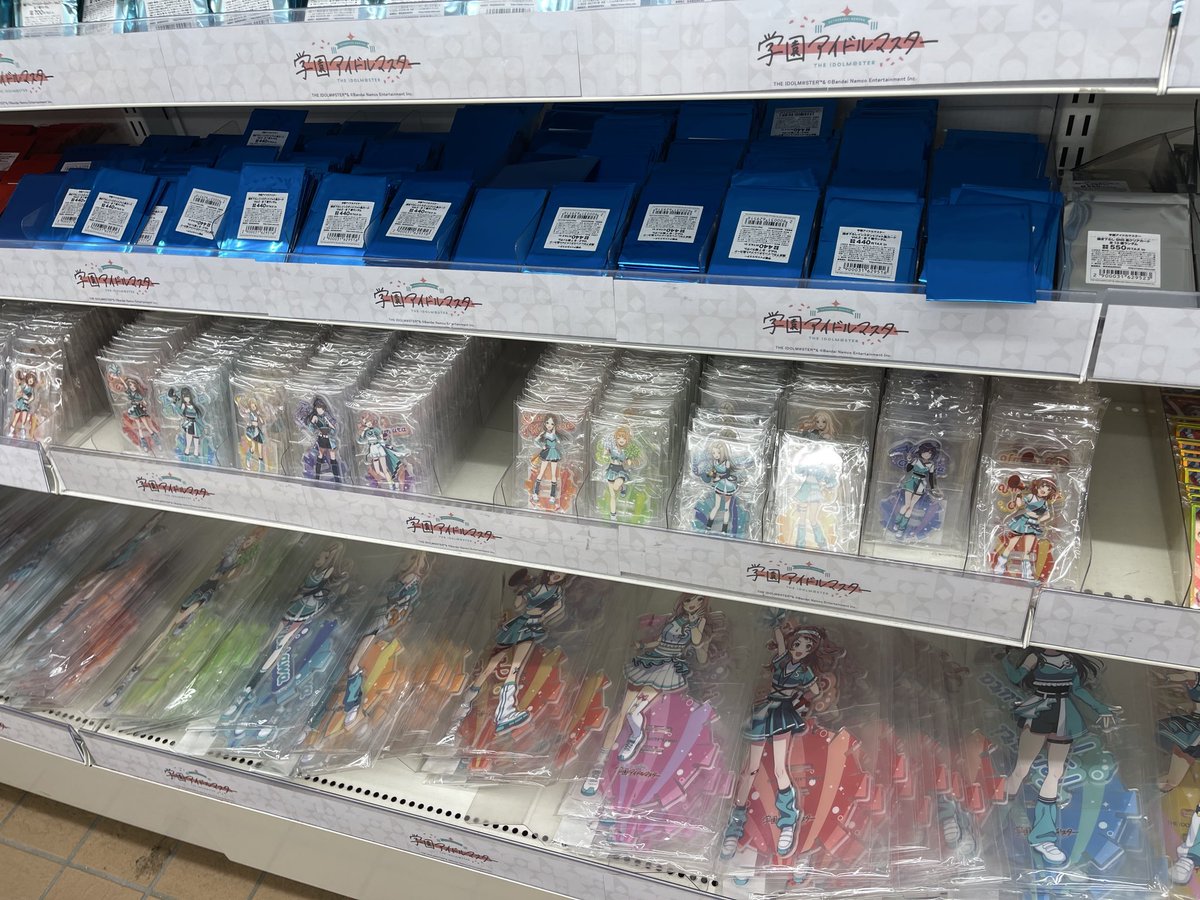 shin1p's tweet photo. 秋葉原行ってきました。
セミブルーフィギュア良かった。
アニメイトは莉波お姉ちゃんアクスタ(小)売り切れ。流石私の姉、大人気！ https://t.co/153KrtVQQz