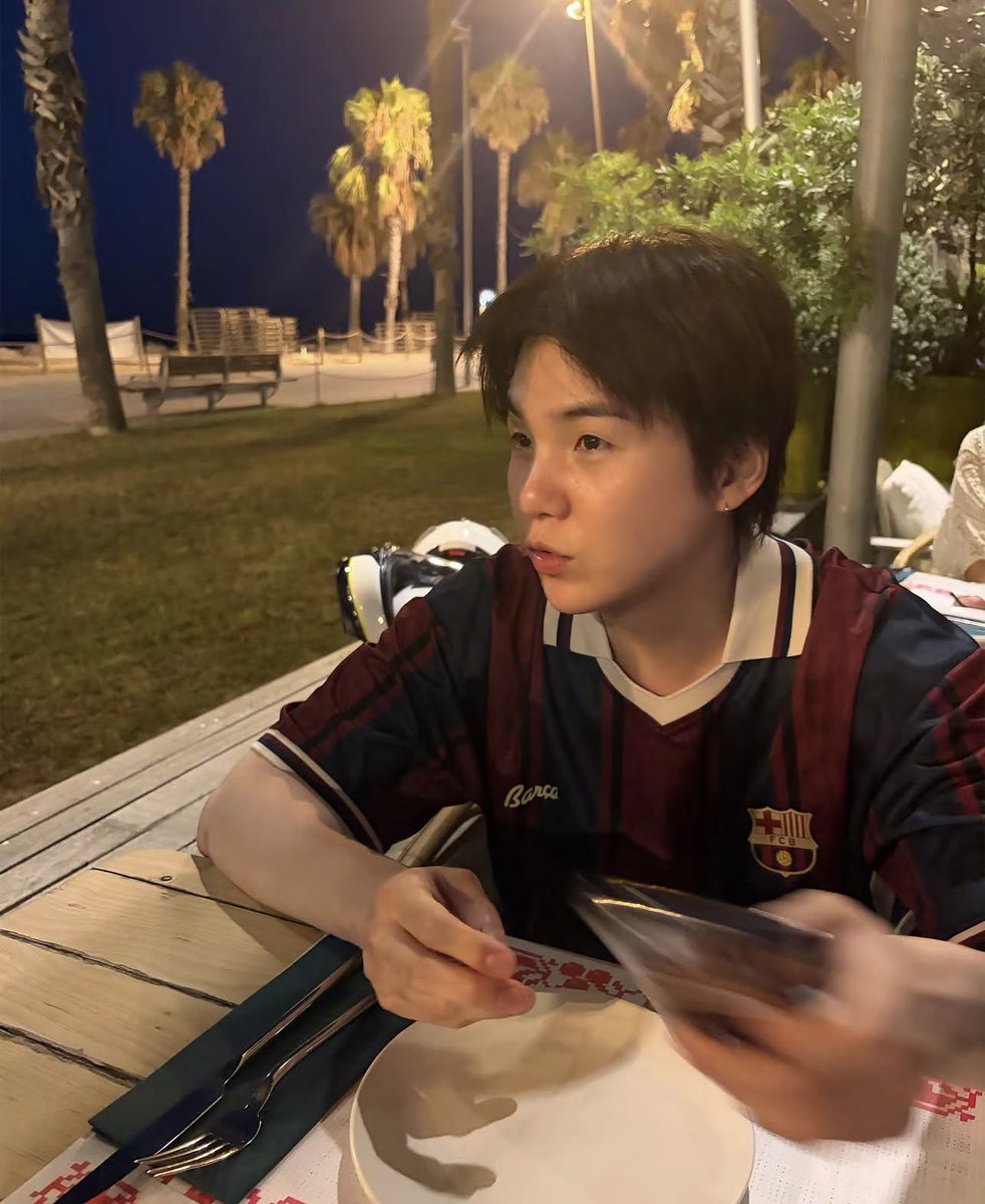 min_snow_flower's tweet photo. So, Taehyung clicked these beauties !!
Afterall Taehyung and Yoongi were the only ones who always talked about vacationing In Spain. 
Taegi honeymoon in Barcelona 🤭 https://t.co/xCZODP7h5f