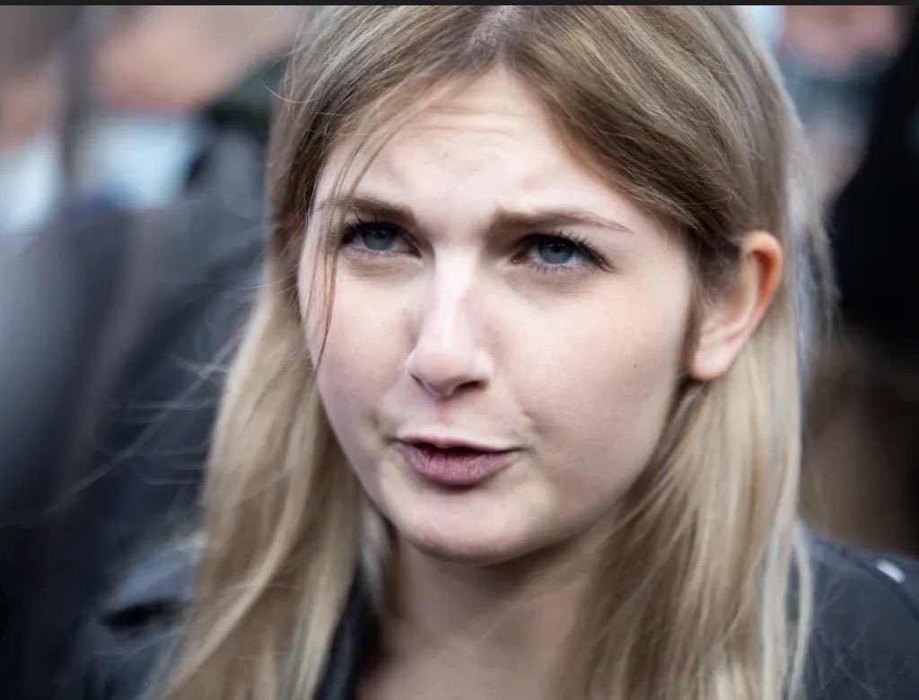 David_75000's tweet photo. @ThaisEscufon Vous ne correspondez pas aux canons de la beauté française. 
Vous êtes insipide, sans charme, le goût du carton mouillé.
C’est le résultat de votre consanguinité https://t.co/ybiNQDGXms