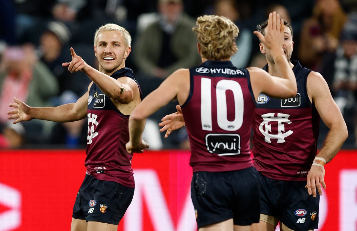 AFL's tweet photo. HT: @brisbanelions 9.6 (60) lead @GeelongCats 7.11 (53).

#AFLCatsLions https://t.co/oYJ79sRo9D
