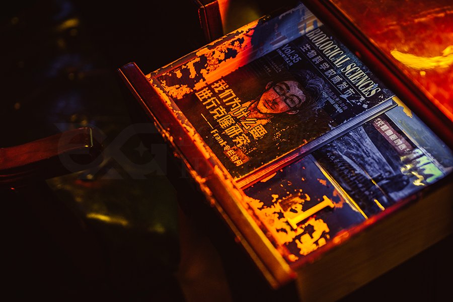 GeorgeH35411281's tweet photo. Just got trapped in a dim old study escape room! Coded books, hidden keys, and a ticking timer… My hands are shaking but I’m dying to crack this. Wish me luck!， https://t.co/Tflkpv1OWh