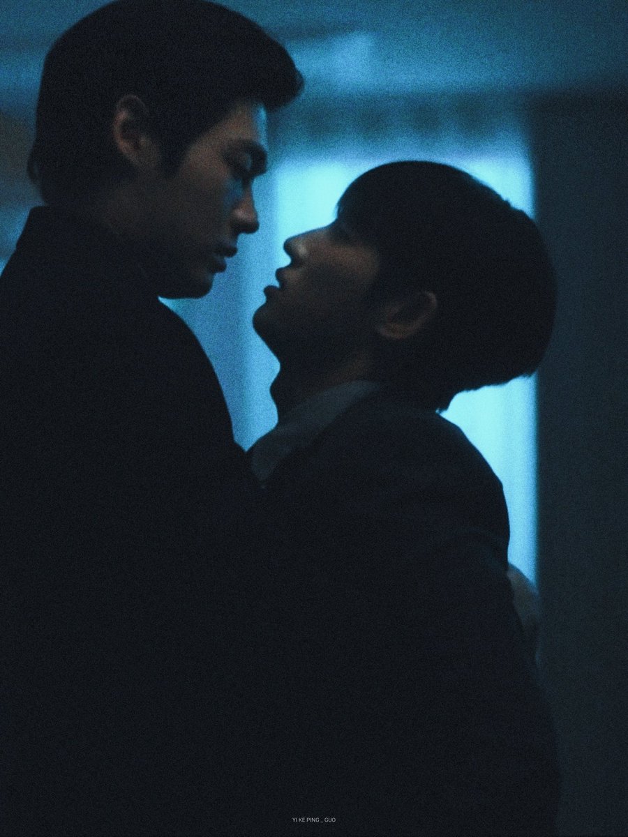 Roxlanii's tweet photo. 每年夏天都被男同骗进来杀 https://t.co/4HPasCcGP1