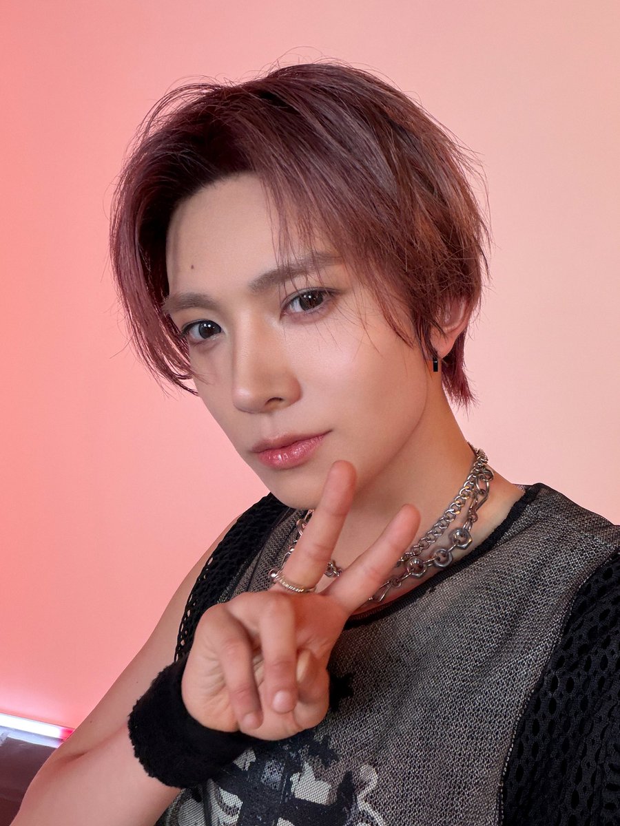 h_evva_n's tweet photo. 260702 @ 엠카운트다운
#EVAN #에반 https://t.co/qAGrLPC5eu