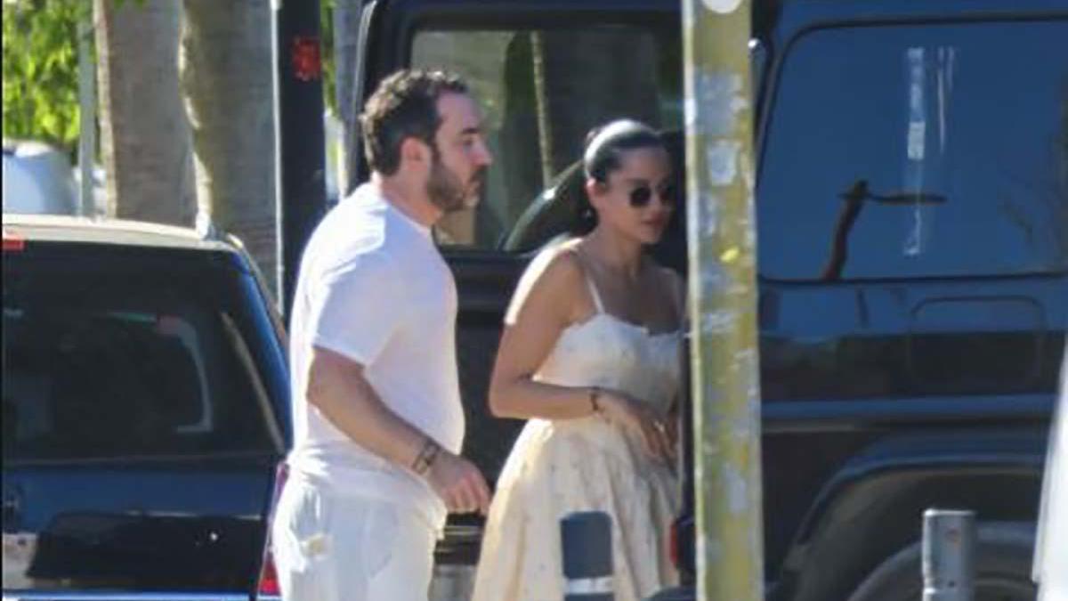 FonsiLoaiza's tweet photo. El delincuente confeso Víctor de Aldama está fuera de prisión y disfruta de vacaciones y de celebración de boda de lujo en Formentera. El año pasado hizo lo  mismo y estuvo en Ibiza con la eurodiputada ultraderechista Mireia Borrás de VOX. Mafia de Estado. https://t.co/ZMeqmVxgQn